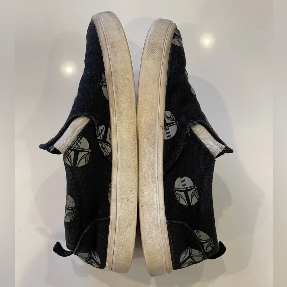 Gap Mandalorean black slip-on sneaker, size 13